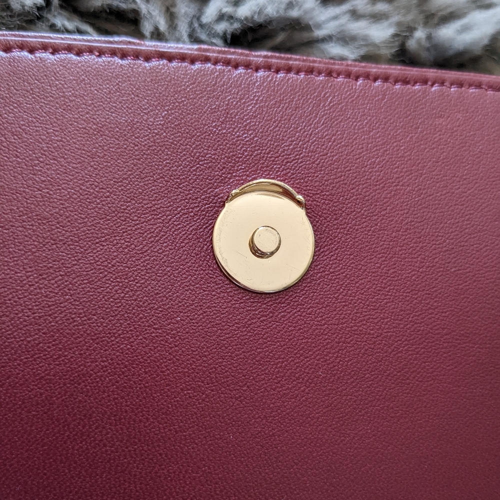Tory Burch Crossbody Handbag. - Picture 7 of 15
